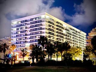 Piso  Carrer amplaries 1. Se vende piso  primera line de playa magic world edificio mirama