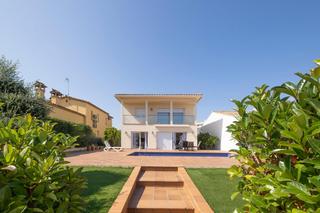 Haus  Carrer cap negre. Casa unifamiliar construida en 2018 con 4 dormitorios, jardín, p