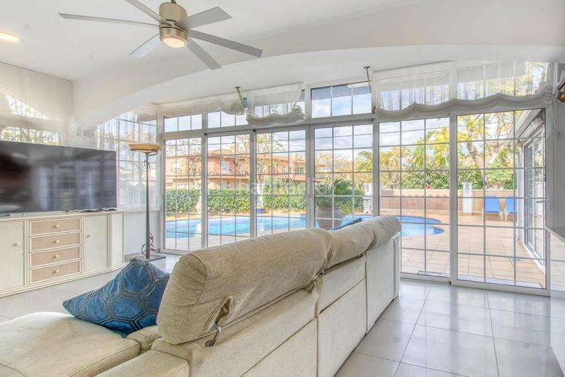 Foto 26c45342-944c-4b5b-927d-dea0384fc1d6. House with parking pool in Requesens Empuriabrava