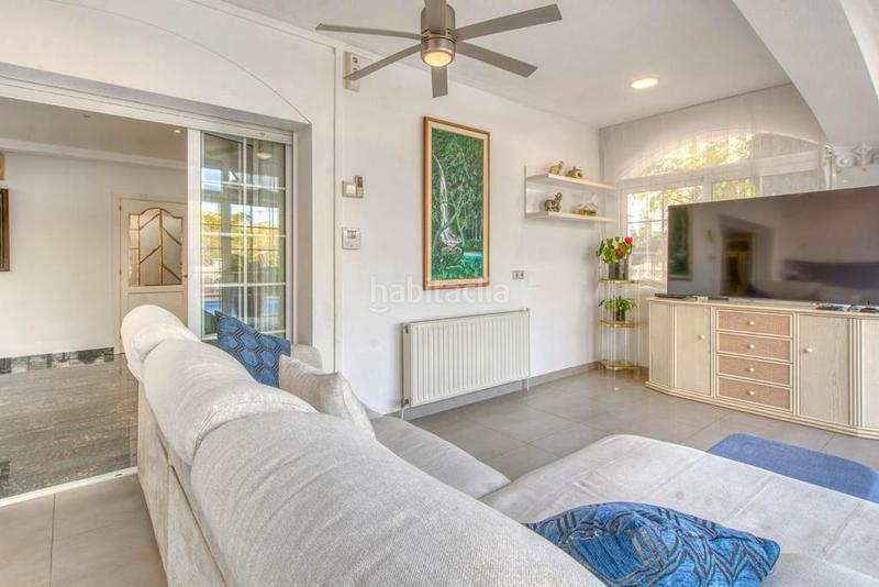 Foto 293c43ee-8f1c-48af-89cd-43f9320ac080. House with parking pool in Requesens Empuriabrava