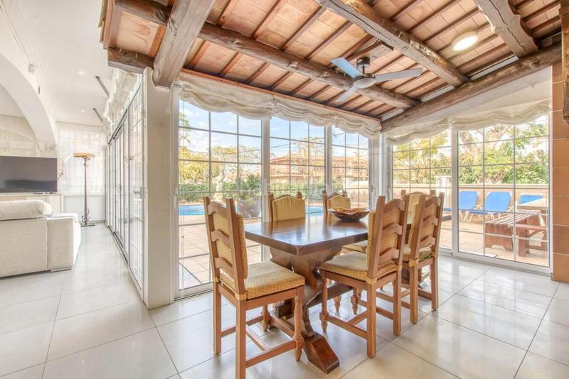 Foto c23410c4-7d8f-4612-bb53-85eab2e37f4f. House with parking pool in Requesens Empuriabrava