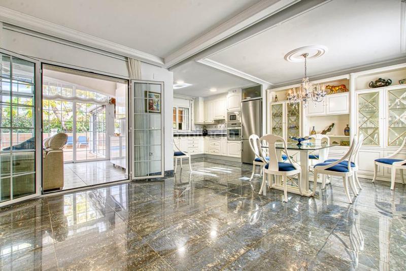 Foto f8c66a89-c0a9-417d-a285-f5bfedbf50f0. House with parking pool in Requesens Empuriabrava