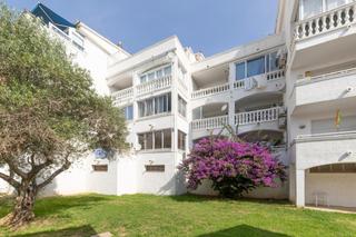 Estudi  Carrer de la valira. Estudio con terraza acristalada en edificio tranquilo, con vista