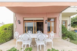 Haus  Carrer de sant lloren. Villa bien cuidada en mas matas con mucho espacio habitable y un