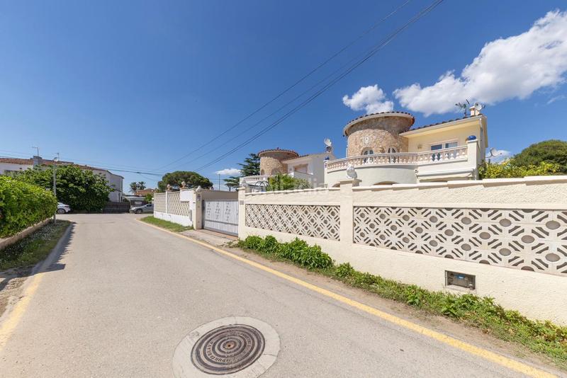 Foto 21af8762-69ba-46a4-ba1a-7b777539ff66. Casa amb aparcament piscina a Muga - Gran Reserva - Badia Empuriabrava