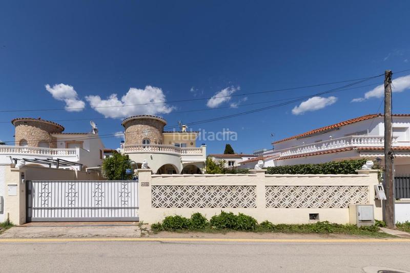 Foto a0b0d0b7-687d-4494-848d-a43ca360bfc4. Casa amb aparcament piscina a Muga - Gran Reserva - Badia Empuriabrava
