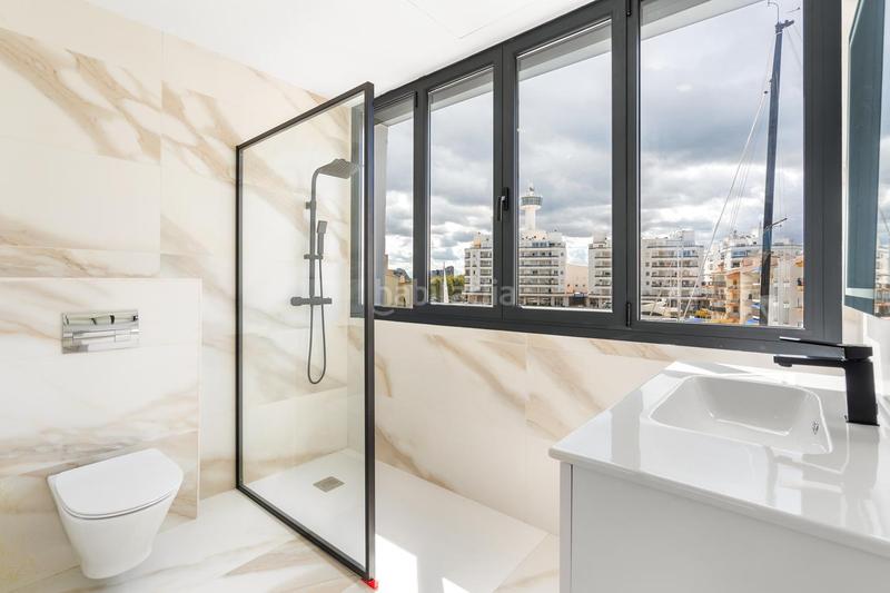 Foto c1bbb819-bd80-4e87-b427-c27f2a190bbc. Casa amb aparcament a Salins - Cavall de Mar Empuriabrava