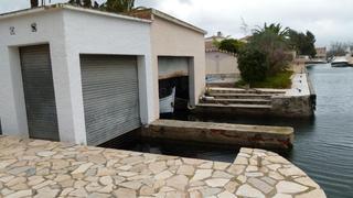 Maison à Cap Ras - Creus - Falconera. Casa al canal con 1005 m2 terreno, amarre, garaje para barco, pi