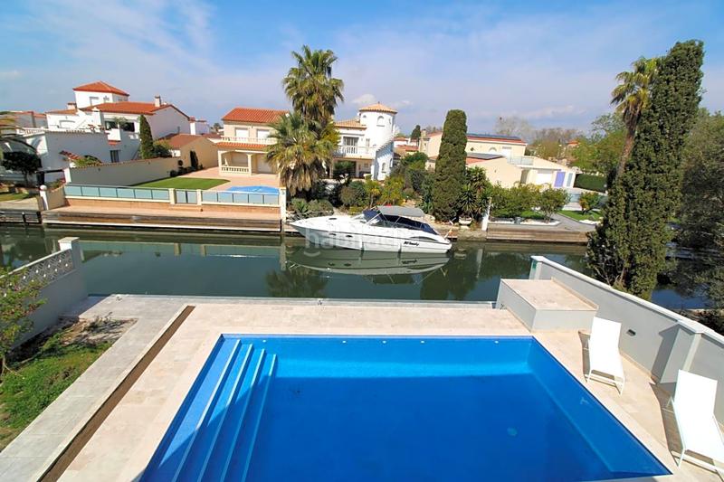 Foto 6846b45f-d9a8-46a8-8dec-363b73f33258. Haus in Cap Ras - Creus - Falconera Empuriabrava