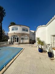 Haus  Carrer falconera. Chalet independiente con amarre de 24 m2, piscina, jardín, terre