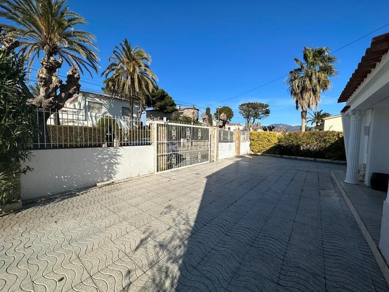 Foto f9bcc202-851a-4354-9fff-33a7dda5a921. Maison dans Cap Ras - Creus - Falconera Empuriabrava