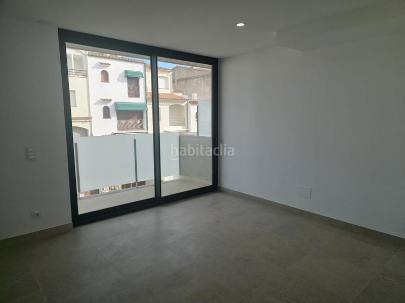 Foto 2499e8e9-d0f9-4663-ba09-0cde3a978dc2. Haus mit parking in Port Grec - Port Moxó Empuriabrava