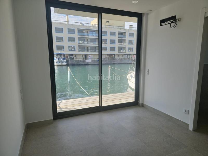 Foto d553bdfb-517f-41a4-9a97-a9168c77be53. Casa con parcheggio in Port Grec - Port Moxó Empuriabrava