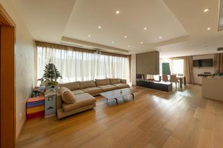 House  Carrer requesens. Casa con 5 dormitorios, jardin, piscina de 6x12m, garaje