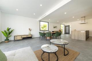 House  Carrer norfeu. Lujosa villa con 4 dormitorios, 4 baños, piscina, jardín, obra n