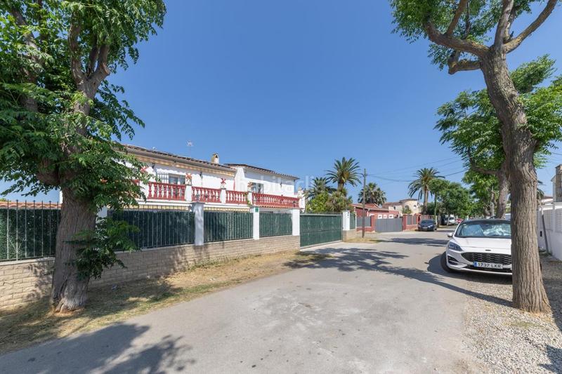 Foto 9a6884dc-f31f-42c4-a5d7-d9e6fc4e85c2. Casa con parcheggio piscina in Montgrí Empuriabrava