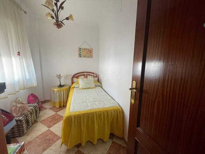 Foto 3f2dbcaf-b692-4449-94cb-a34783c3aa61. Casa adossada amb aparcament a Lepe