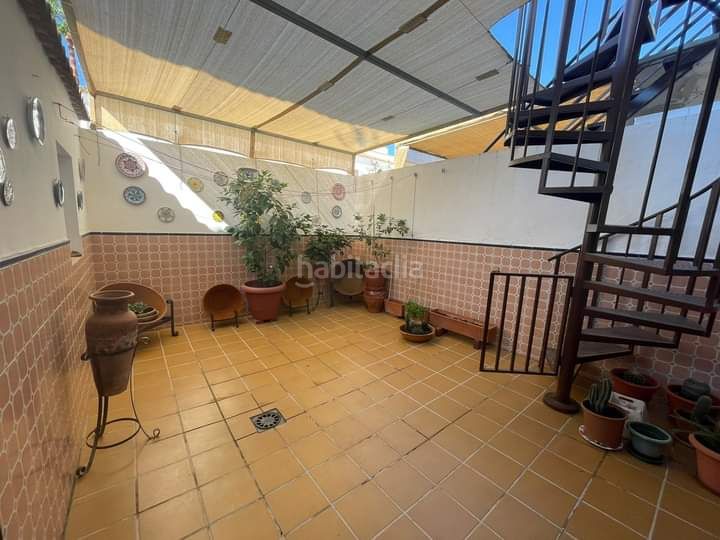 Foto 82f7b285-e447-40a6-bcf6-4df714691f2f. Casa adossada amb aparcament a Lepe