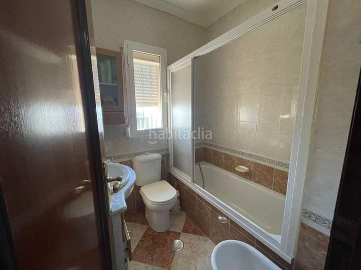 Foto e1b747ce-69ed-47ae-afe9-0174dd7b6fcc. Casa adossada amb aparcament a Lepe