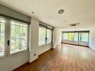 Office space  Avenida del arlanzón. Amplia oficina con posibilidad de cambio de uso