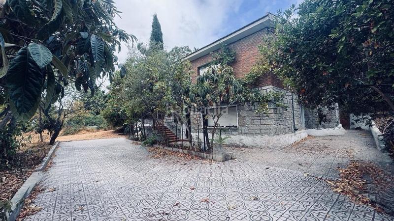 Foto 93725235-d294-445c-92ab-b01fff802cd4. Chalet con piscina in Navalagamella