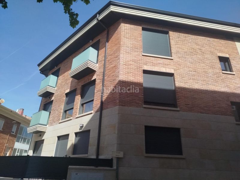 Foto 63b28ebb-11ed-4f87-9525-9f3983e38c39. Affitto duplex con parcheggio in Casa Amarilla Galapagar