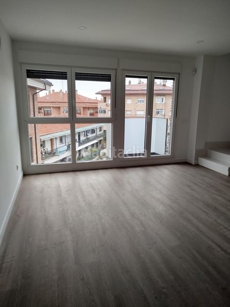 Foto f21674b8-9805-45cc-bd95-3e68314baf59. Location duplex avec parking dans Casa Amarilla Galapagar