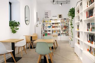 Traspaso Local Comercial  Calle real. Se traspasa cafetería de especialidad y librería en torrelodones
