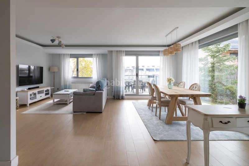 Foto 04a3a10a-6063-400b-8e57-0ef53997647a. Casa aparellada amb calefacció aparcament piscina a Boadilla del Monte