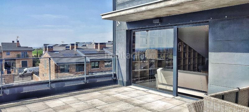 Foto 245ab05e-6fd4-4f96-96c1-711888f584cc. Casa aparellada amb calefacció aparcament piscina a Boadilla del Monte