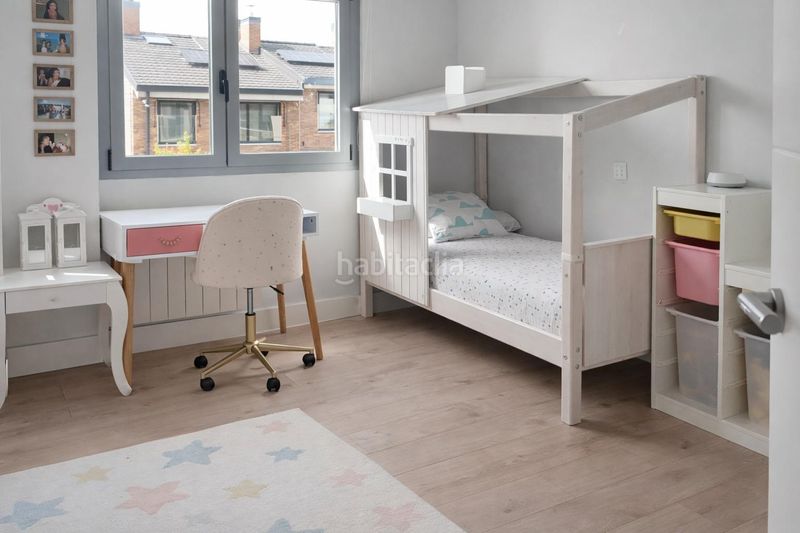 Foto 534e9914-57c0-4e13-a6e0-9bb8b55082f9. Casa aparellada amb calefacció aparcament piscina a Boadilla del Monte