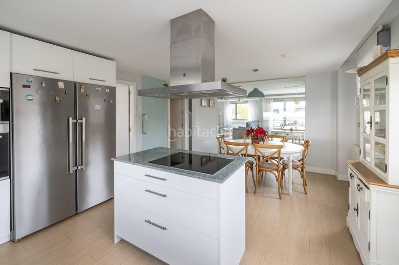 Foto 6d8905fb-7395-47d0-a9c7-5ce4a95941f7. Casa aparellada amb calefacció aparcament piscina a Boadilla del Monte