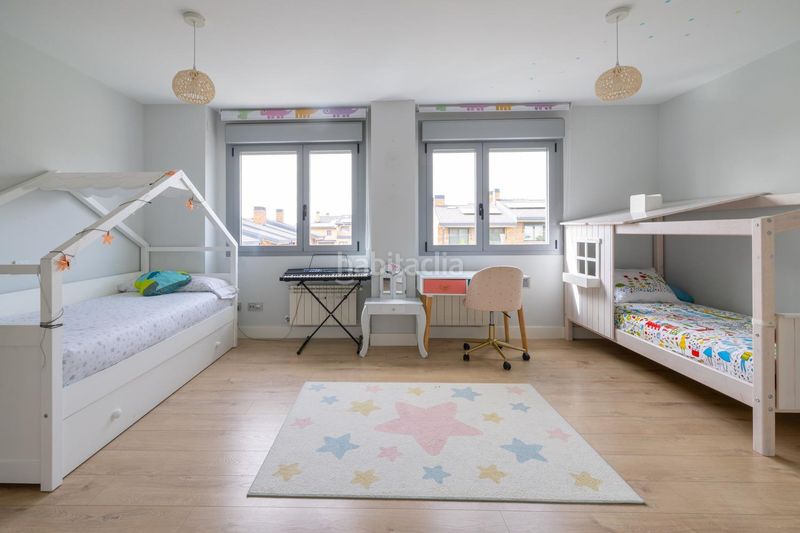 Foto 8808958f-6296-4f7f-b4d5-9aef7e5e2a17. Casa aparellada amb calefacció aparcament piscina a Boadilla del Monte