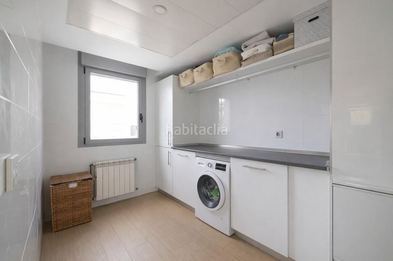 Foto cee3c00f-1e9b-4944-b097-b4b52282e9b9. Casa aparellada amb calefacció aparcament piscina a Boadilla del Monte