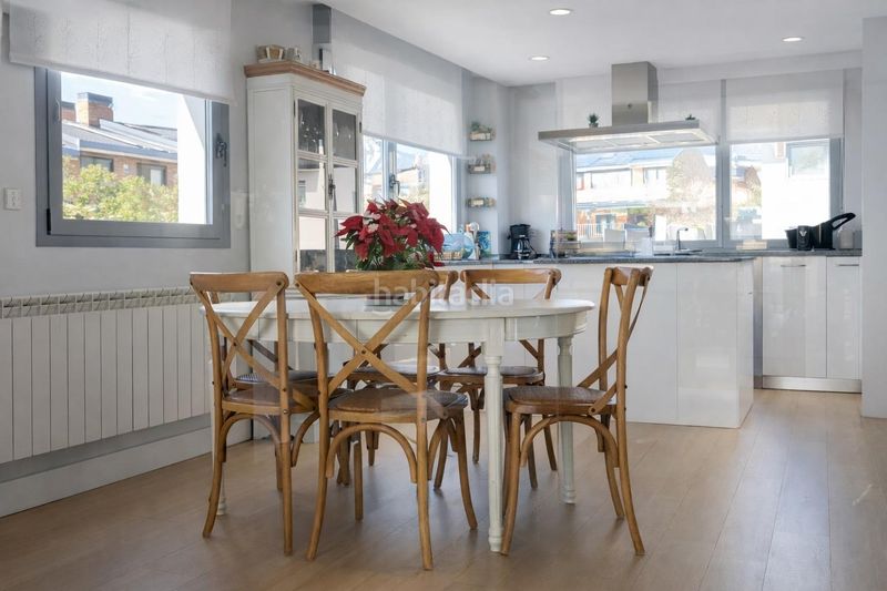 Foto df7c73e0-181b-459c-abce-f1ec6f21266b. Casa aparellada amb calefacció aparcament piscina a Boadilla del Monte