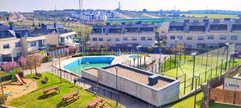 Foto e58884cc-b9ea-4e72-b5a2-b68dbae517a5. Casa aparellada amb calefacció aparcament piscina a Boadilla del Monte