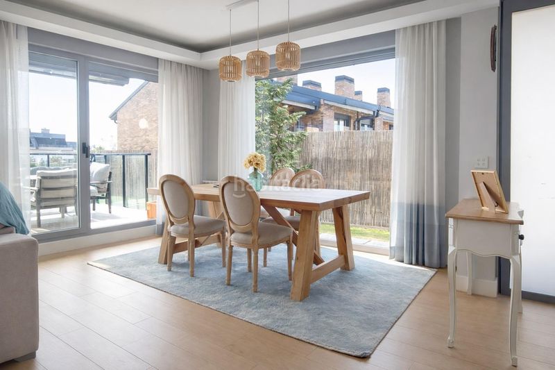 Foto facd5af4-5f5e-47a2-a310-3501200ad080. Casa aparellada amb calefacció aparcament piscina a Boadilla del Monte