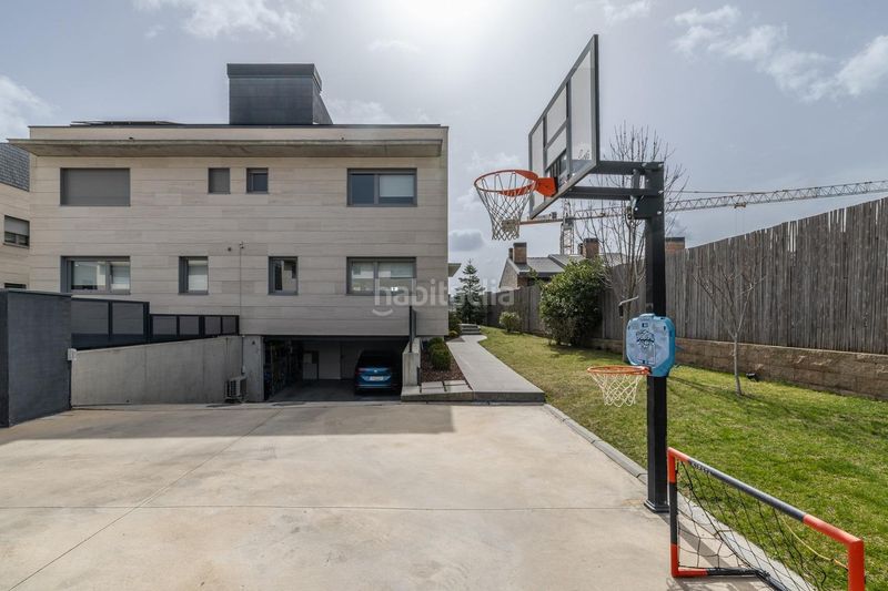 Foto fad9a532-e746-456a-9065-bb29ccae1f02. Casa aparellada amb calefacció aparcament piscina a Boadilla del Monte