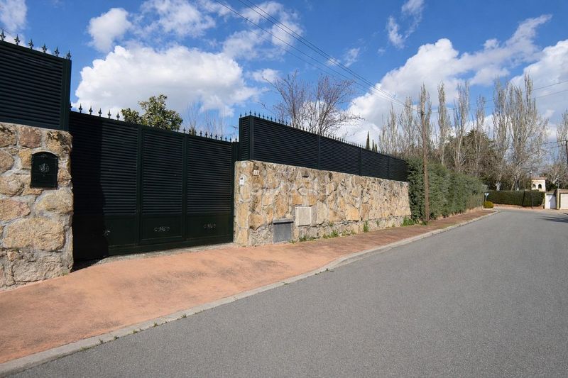 Foto b9a0f724-123e-445f-b257-46bbd3717e79. Xalet amb aparcament piscina a El Guijo-Colonia España Galapagar