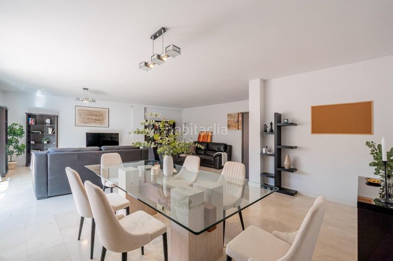 Foto 01987ff5-6c91-421d-9379-20f33b71bf4f. Casa adosada chalet adosado exclusivo con ascensor privado y terrazas llenas de luz en la Colonia, en Torrelodones