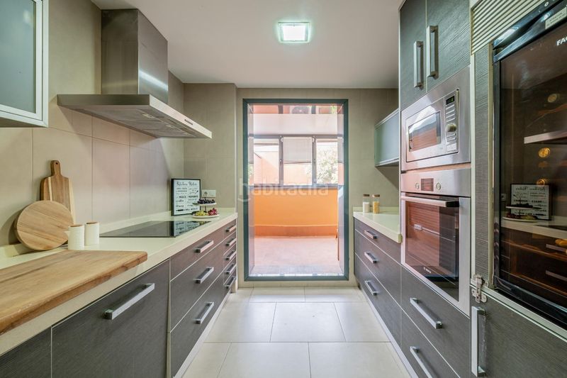 Foto 1bba9cee-040d-4811-9e04-34b2baabfd8a. Casa adosada chalet adosado exclusivo con ascensor privado y terrazas llenas de luz en la Colonia, en Torrelodones