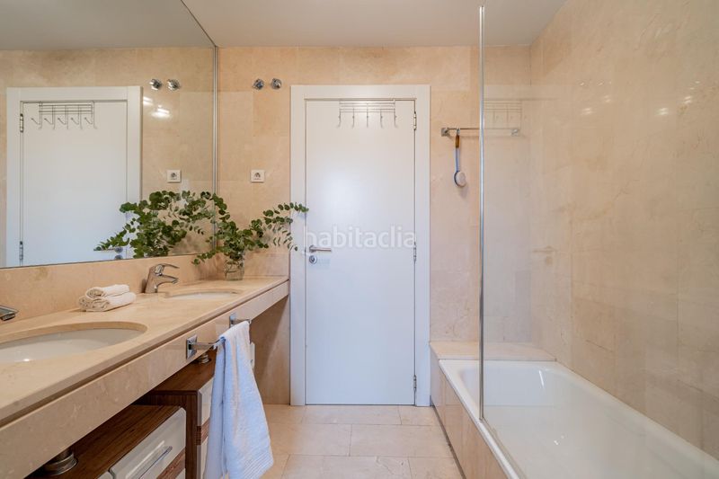 Foto 32739fde-6688-4aeb-834d-313f3015dcf9. Casa adosada chalet adosado exclusivo con ascensor privado y terrazas llenas de luz en la Colonia, en Torrelodones