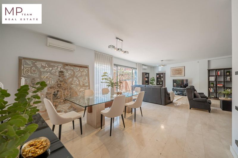 Foto 7a74681c-ca67-458f-9eff-19277c83ef06. Casa adosada chalet adosado exclusivo con ascensor privado y terrazas llenas de luz en la Colonia, en Torrelodones