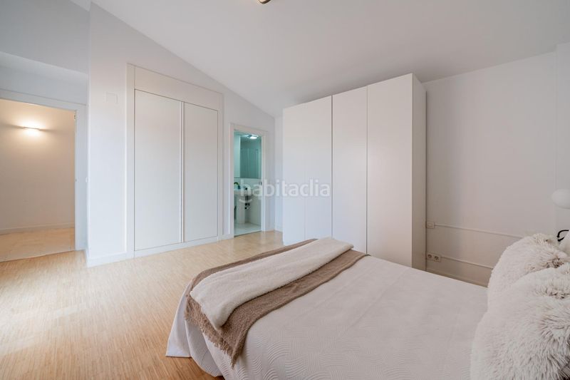 Foto 858c2470-d6de-47dd-9711-7ee6d160850e. Casa adosada chalet adosado exclusivo con ascensor privado y terrazas llenas de luz en la Colonia, en Torrelodones