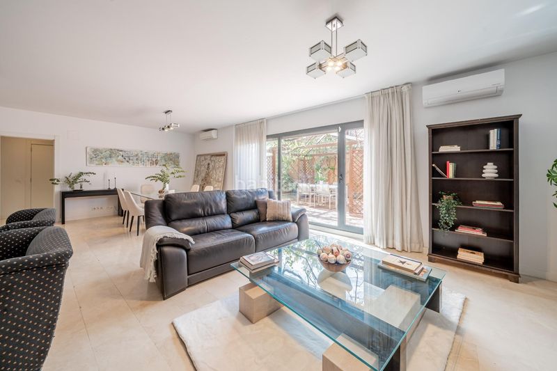 Foto a50c8e55-90ff-4c07-9711-992bc1977eef. Casa adosada chalet adosado exclusivo con ascensor privado y terrazas llenas de luz en la Colonia, en Torrelodones