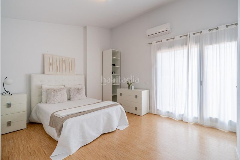 Foto af96da33-7ea3-4188-ac92-aeb23cef8353. Casa adosada chalet adosado exclusivo con ascensor privado y terrazas llenas de luz en la Colonia, en Torrelodones