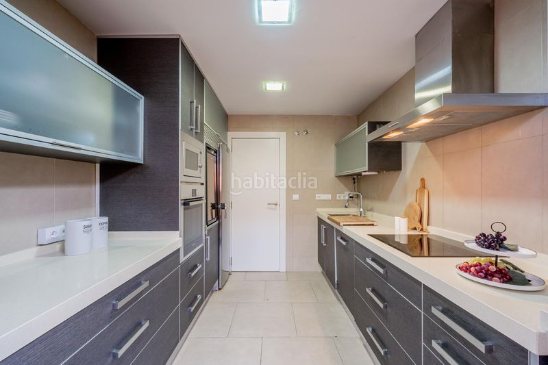 Foto d6406d19-b368-404c-aad9-faa041c50093. Casa adosada chalet adosado exclusivo con ascensor privado y terrazas llenas de luz en la Colonia, en Torrelodones