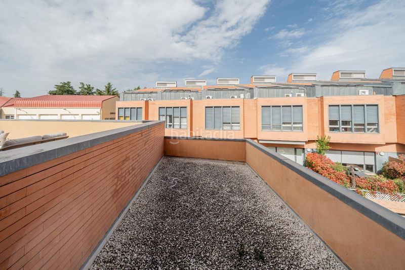 Foto e4704783-9b84-4e3b-a22f-307a930870e6. Casa adossada amb calefacció aparcament piscina a Torrelodones