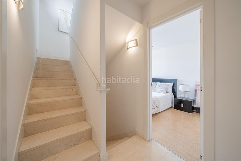 Foto e6cef2f1-20c4-4e94-aa8a-15821ab08506. Casa adosada chalet adosado exclusivo con ascensor privado y terrazas llenas de luz en la Colonia, en Torrelodones