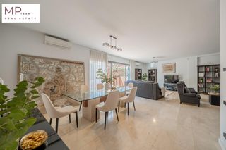 Semi detached house in Colonia. Chalet adosado exclusivo con ascensor privado y terrazas llenas